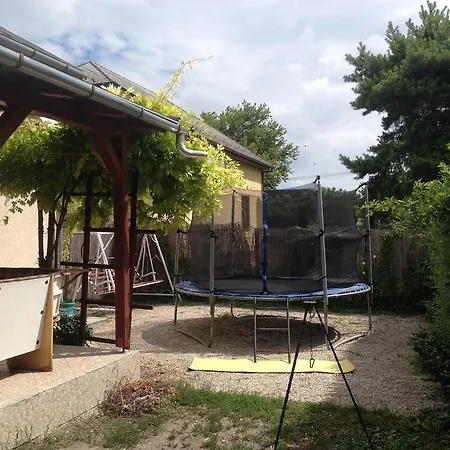 Fenyvesi Trambulinos Nyaralo Holiday home