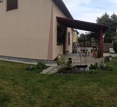 Fenyvesi Trambulinos Nyaralo Holiday home *