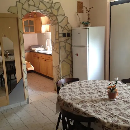 Holiday home Fenyvesi Trambulinos Nyaralo
