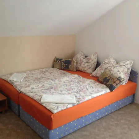 Holiday home Fenyvesi Trambulinos Nyaralo
